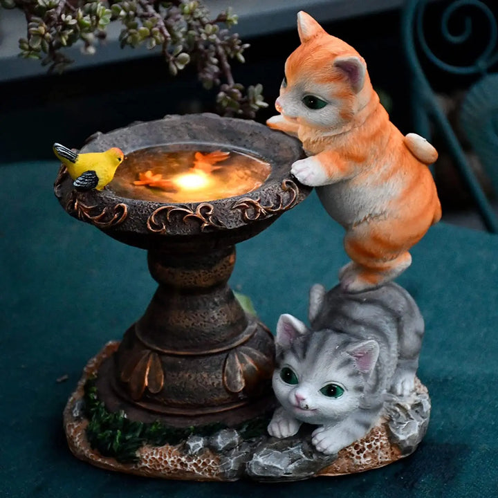 Skanto | Sommerfuglfangende katt Harpiks dekorativ lampe
