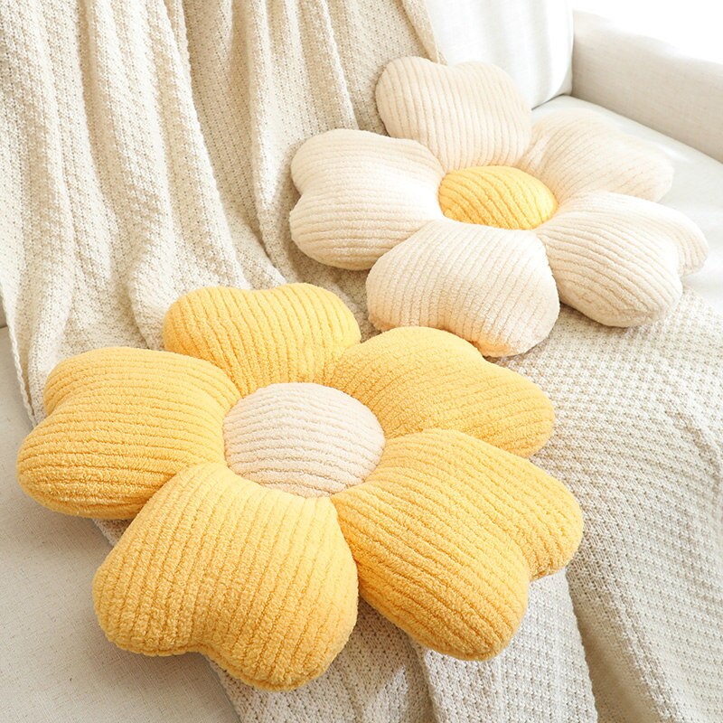 Fluffy Clover Flower Cushion | Skanto