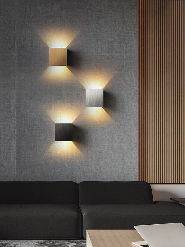 Skanto | Moderne vegglampe med subtil og raffinert glød