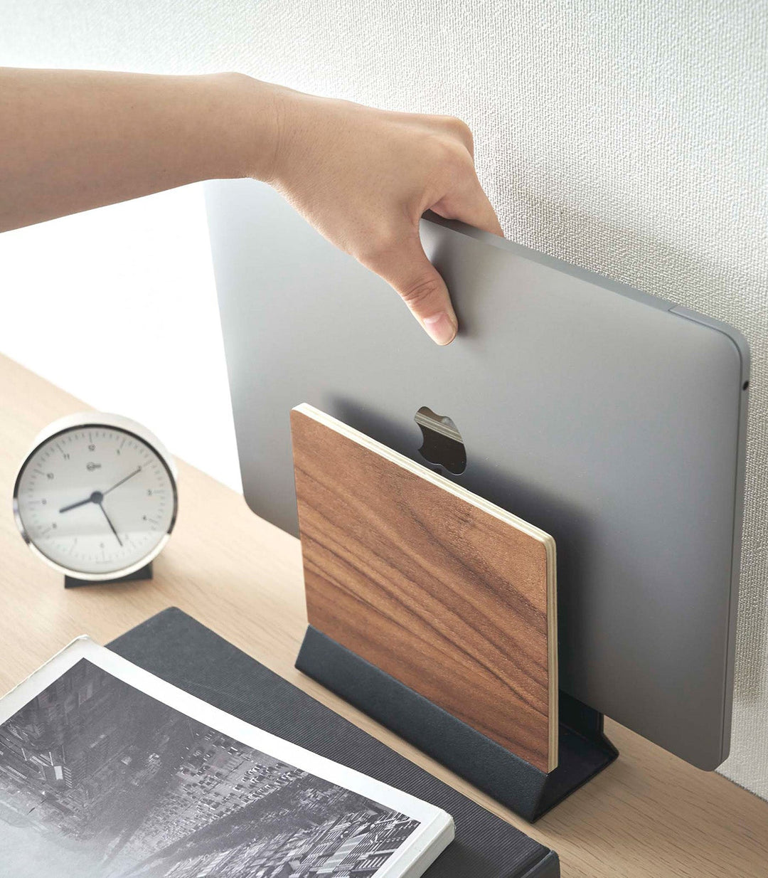 Skanto | Slim Laptop Stativ - Stål + Tre