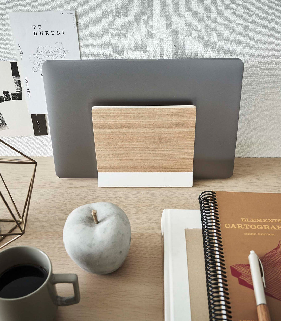 Skanto | Slim Laptop Stativ - Stål + Tre