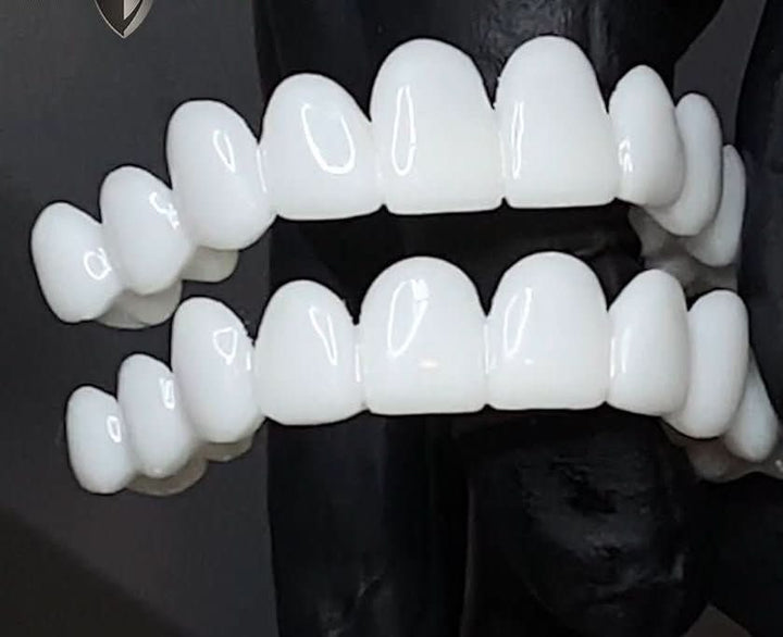 Anpassbare Zahnprothese mit Zahnlinsen