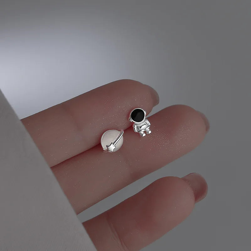 Skanto | Aureline Snøfnugg Øreringer – Elegante Zirkon Charm Øreringer, Gjennomsiktig Glans & Perfekt Gave til Høytidene