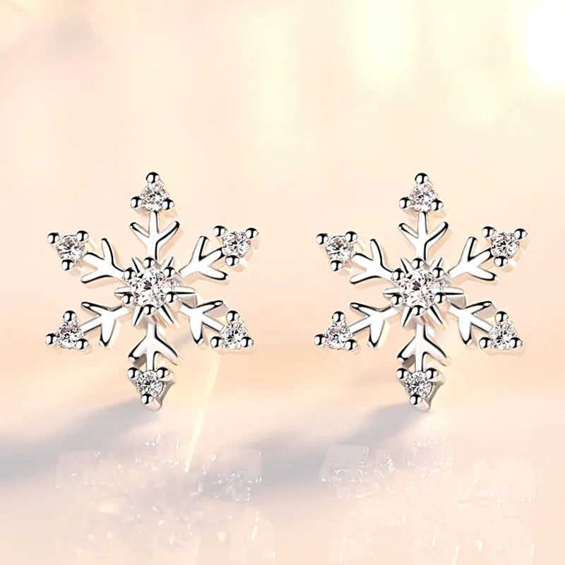 Skanto | Aureline Snøfnugg Øreringer – Elegante Zirkon Charm Øreringer, Gjennomsiktig Glans & Perfekt Gave til Høytidene