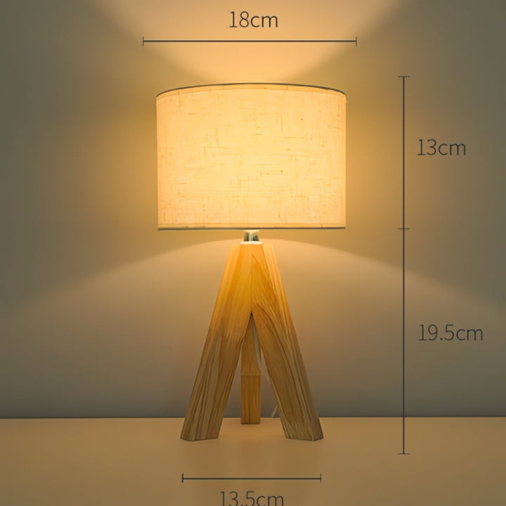 Skanto | Solara Minimalist Tripod Bordlampe