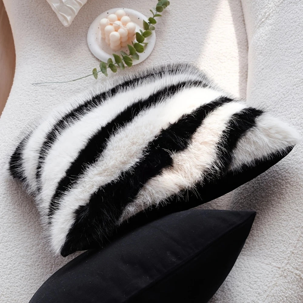 Skanto | Strié Luxe Faux Fur Putevar