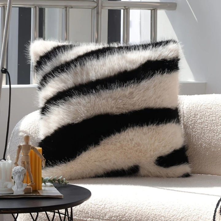 Skanto | Strié Luxe Faux Fur Putevar