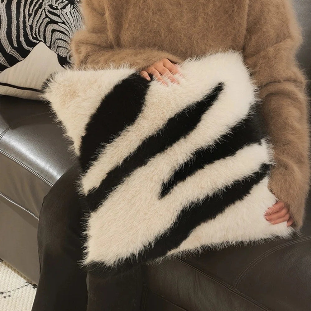 Skanto | Strié Luxe Faux Fur Putevar