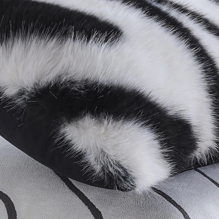 Skanto | Strié Luxe Faux Fur Putevar