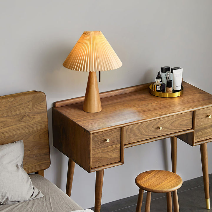Skanto | AntiqueRadiance – Elegant Tre og Metall Bordlampe