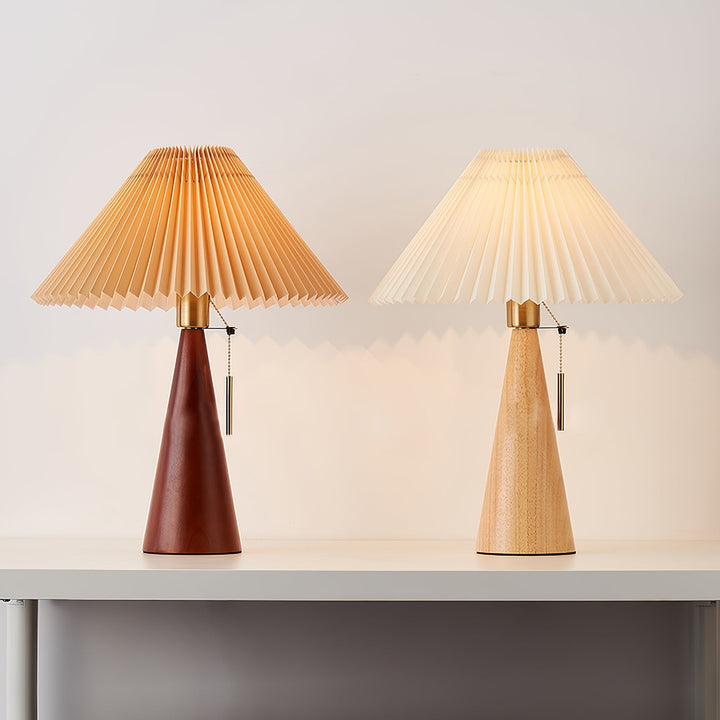 Skanto | AntiqueRadiance – Elegant Tre og Metall Bordlampe