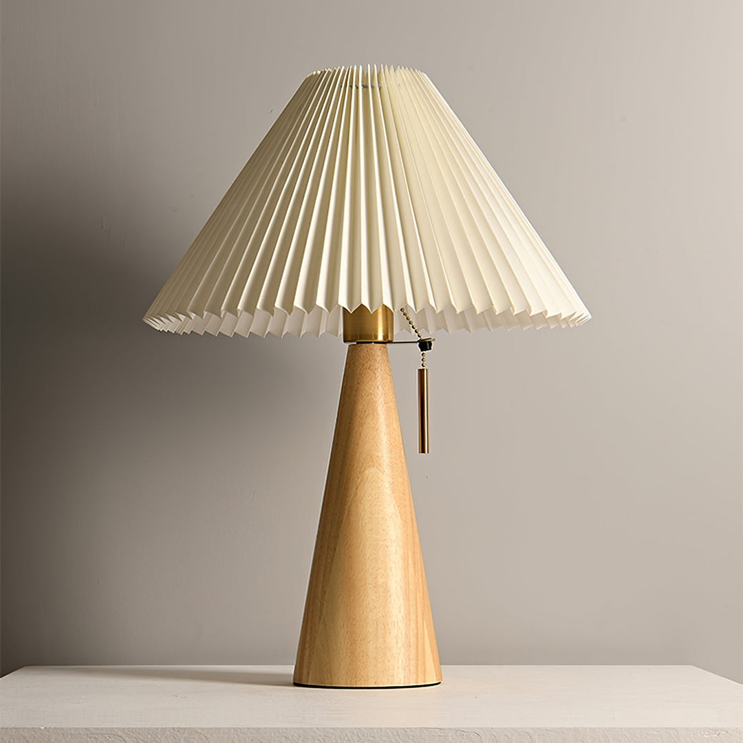 Skanto | AntiqueRadiance – Elegant Tre og Metall Bordlampe