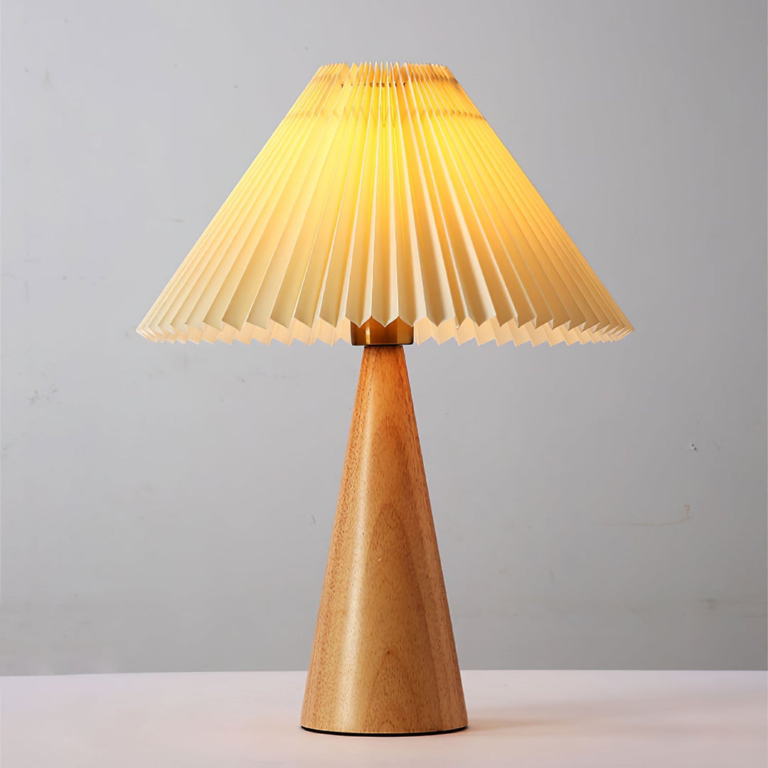Skanto | AntiqueRadiance – Elegant Tre og Metall Bordlampe