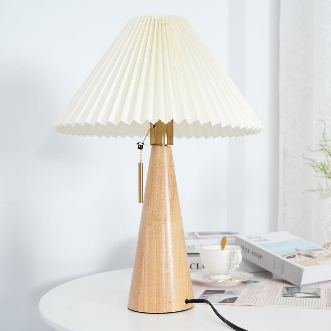 Skanto | AntiqueRadiance – Elegant Tre og Metall Bordlampe