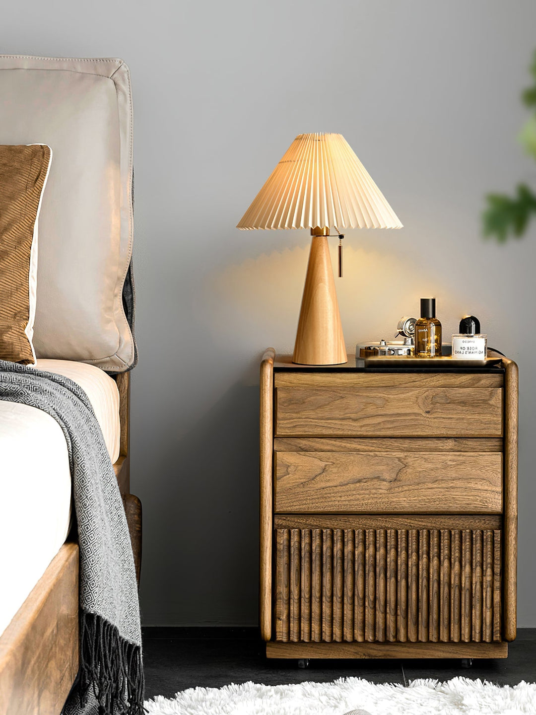 Skanto | AntiqueRadiance – Elegant Tre og Metall Bordlampe