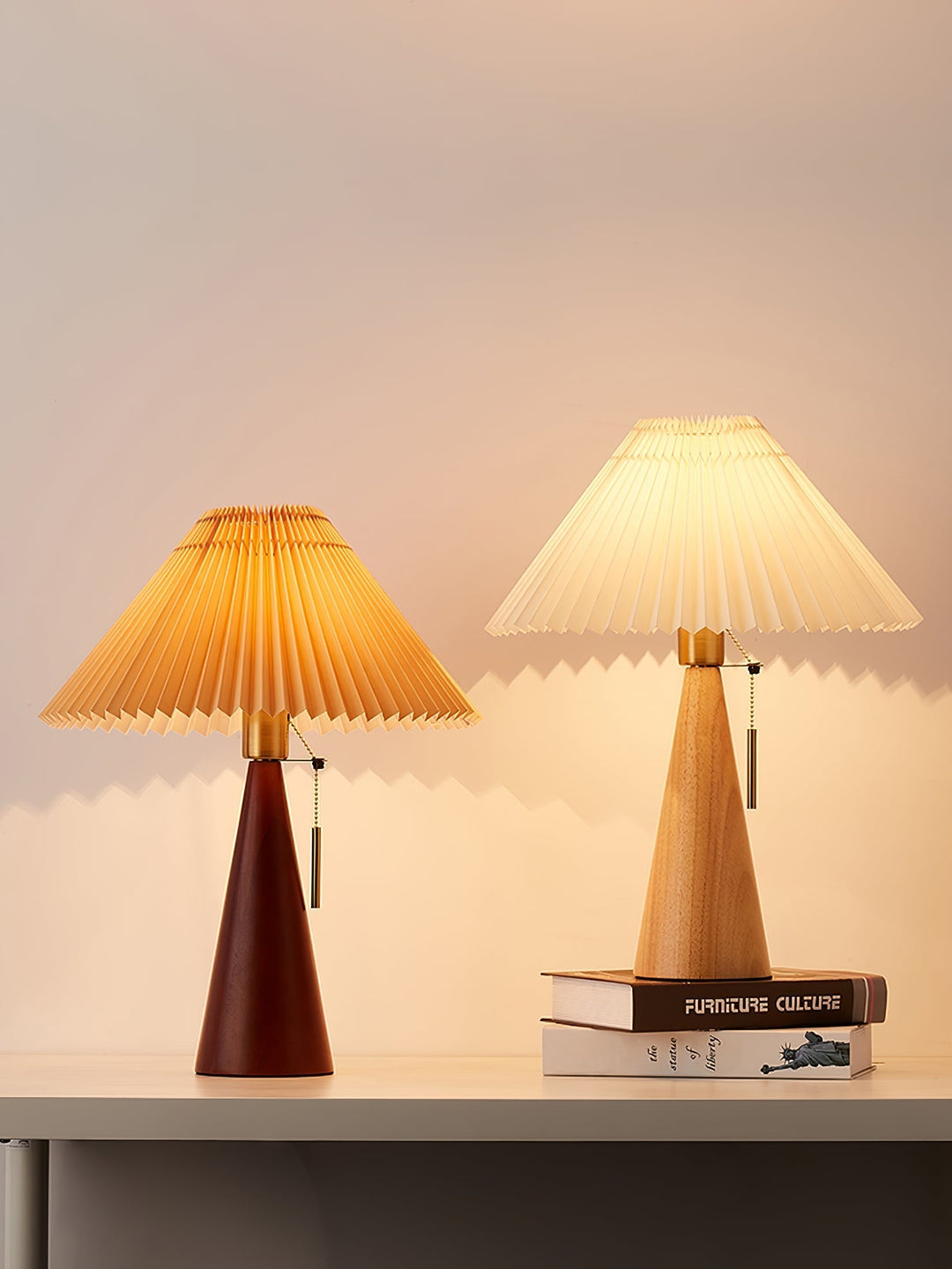 Skanto | AntiqueRadiance – Elegant Tre og Metall Bordlampe