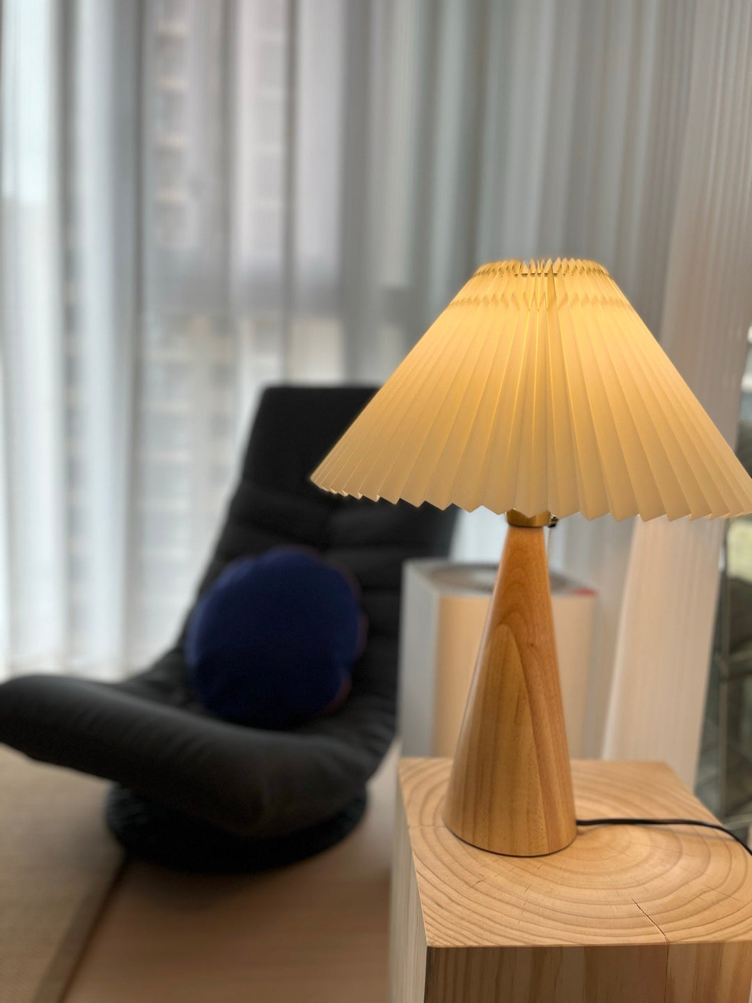 Skanto | AntiqueRadiance – Elegant Tre og Metall Bordlampe