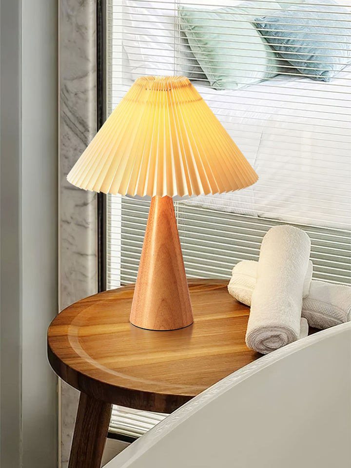 Skanto | AntiqueRadiance – Elegant Tre og Metall Bordlampe
