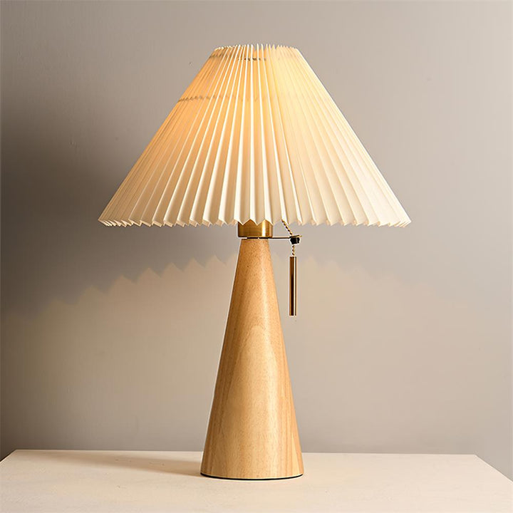Skanto | AntiqueRadiance – Elegant Tre og Metall Bordlampe