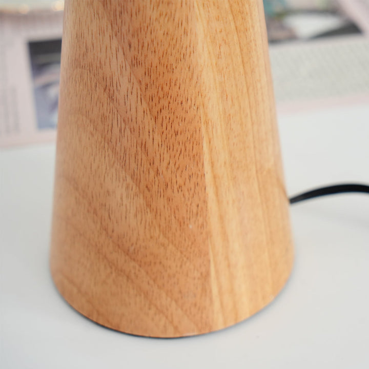 Skanto | AntiqueRadiance – Elegant Tre og Metall Bordlampe