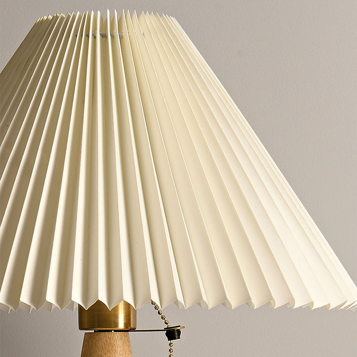 Skanto | AntiqueRadiance – Elegant Tre og Metall Bordlampe