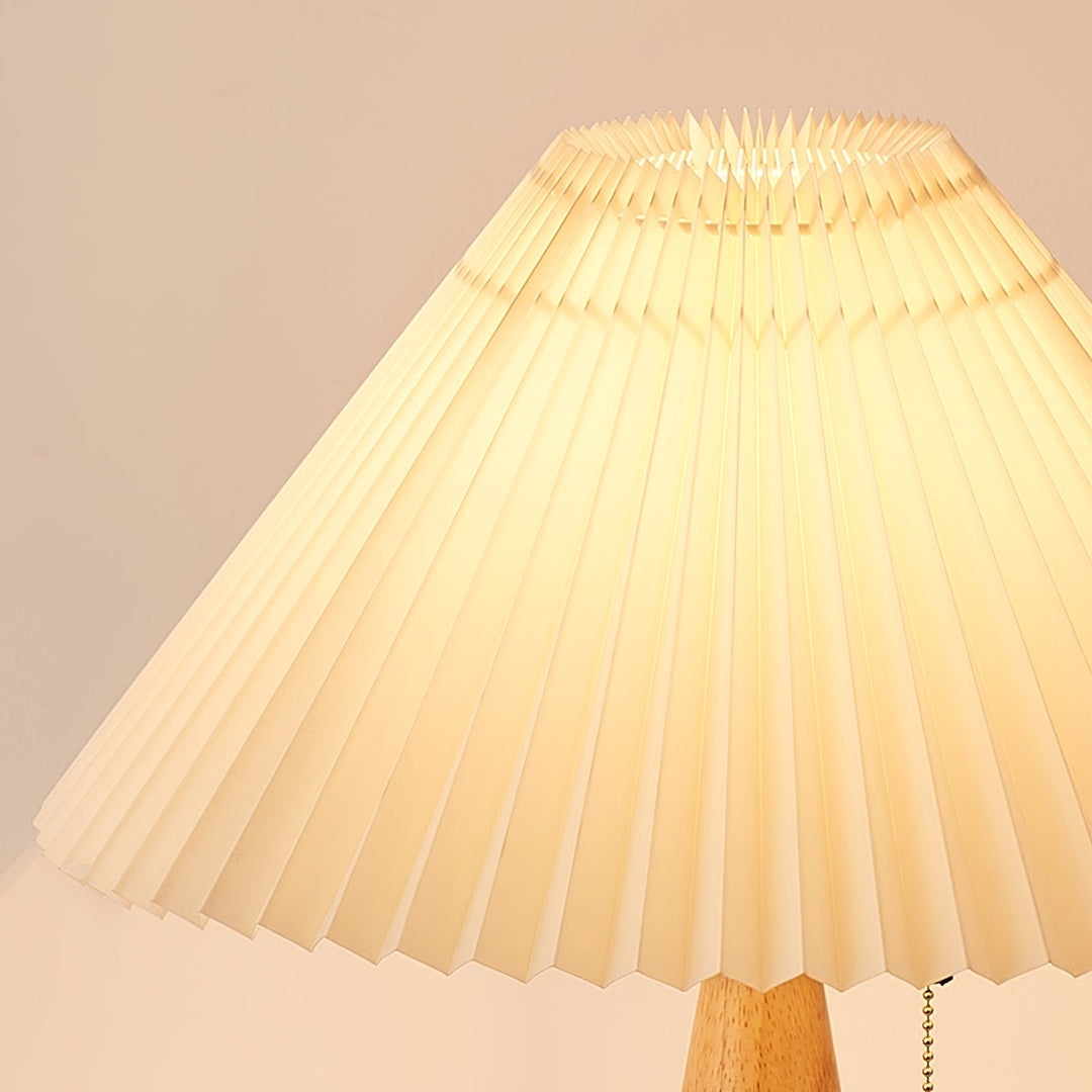 Skanto | AntiqueRadiance – Elegant Tre og Metall Bordlampe