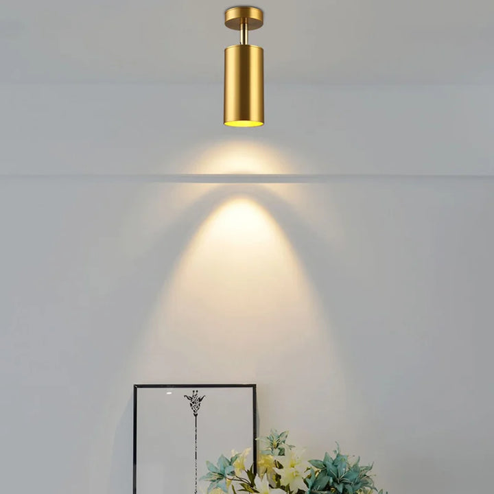 Moderne svingbar LED taklampe i gull – Justerbar belysning for oppholds- og arbeidsområder | Skanto