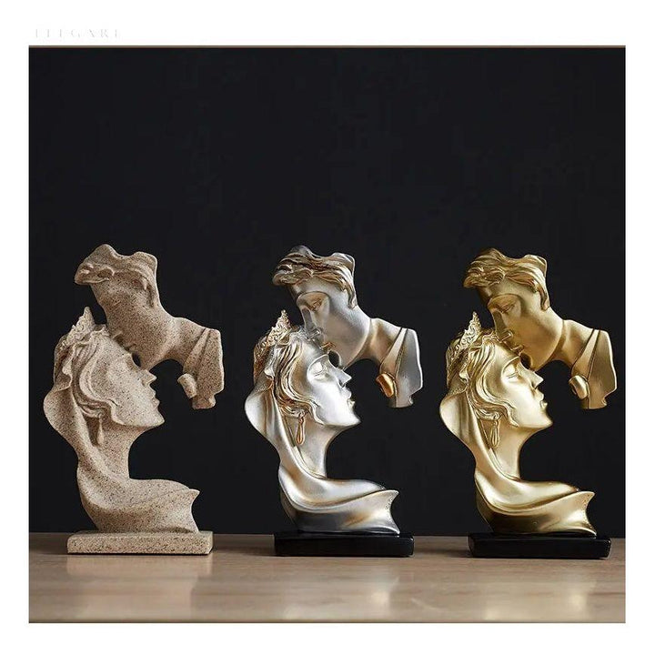 Sweet Kiss - Panneklem-kysende Kjærlighetspar Statue | Skanto