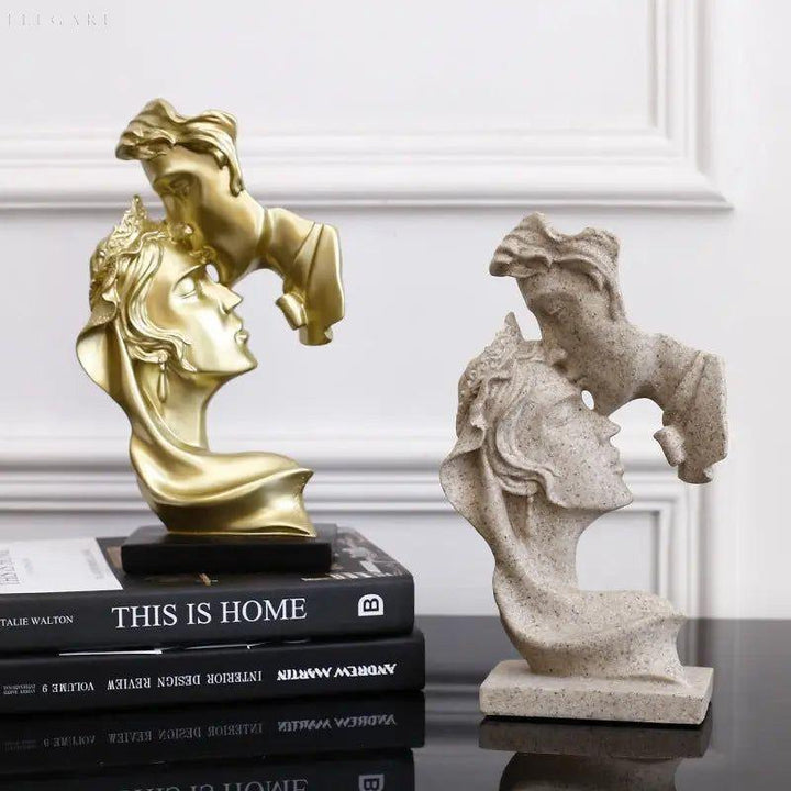 Sweet Kiss - Panneklem-kysende Kjærlighetspar Statue | Skanto