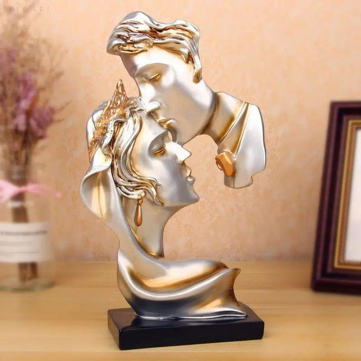 Sweet Kiss - Panneklem-kysende Kjærlighetspar Statue | Skanto