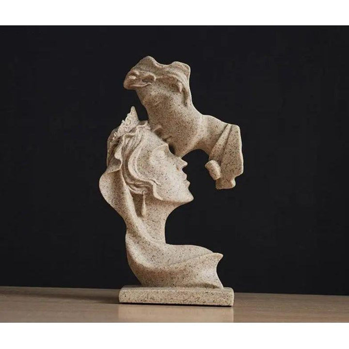 Sweet Kiss - Panneklem-kysende Kjærlighetspar Statue | Skanto