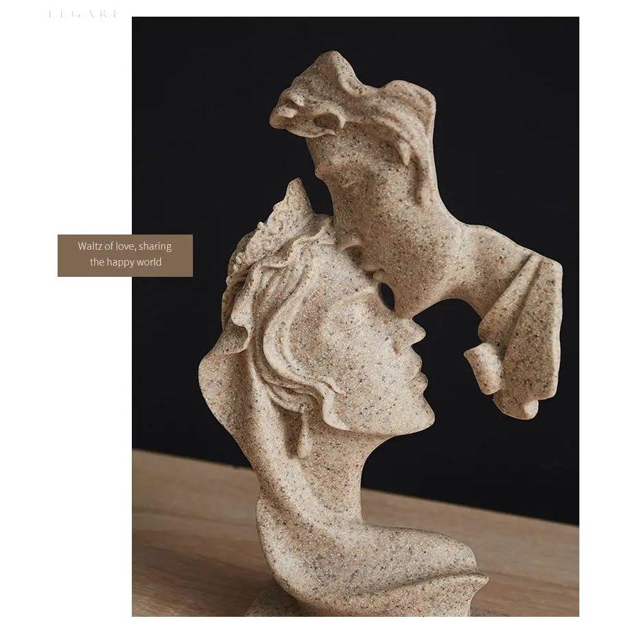 Sweet Kiss - Panneklem-kysende Kjærlighetspar Statue | Skanto