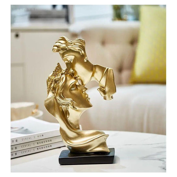 Sweet Kiss - Panneklem-kysende Kjærlighetspar Statue | Skanto