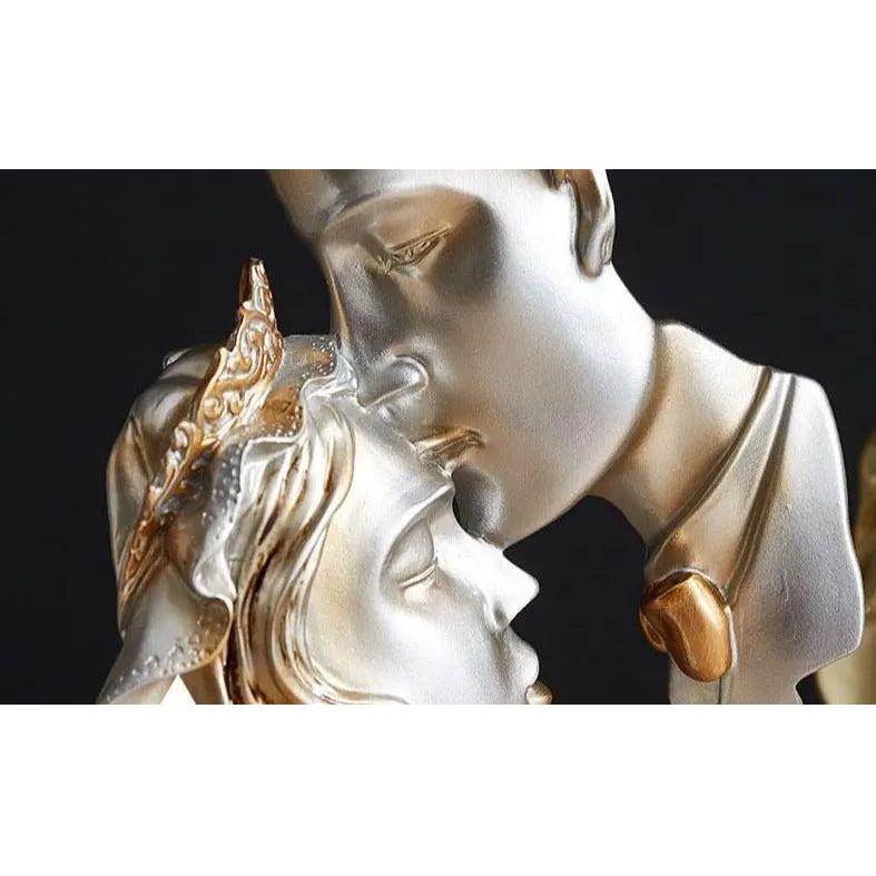 Sweet Kiss - Panneklem-kysende Kjærlighetspar Statue | Skanto