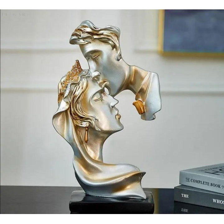 Sweet Kiss - Panneklem-kysende Kjærlighetspar Statue | Skanto