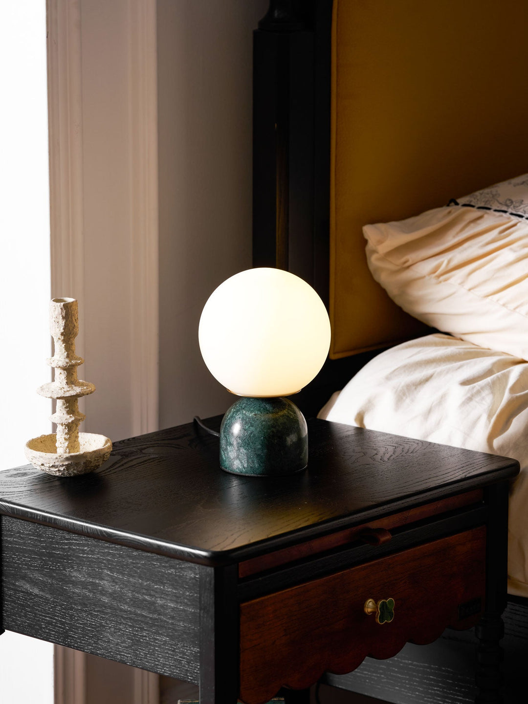 Marmor Orb Bordlampe | Skanto