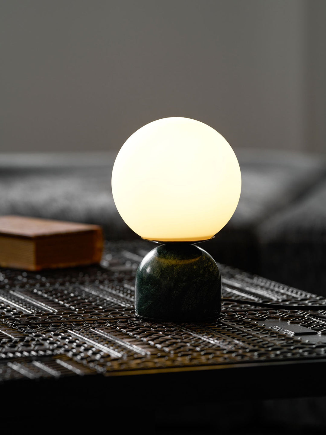 Marmor Orb Bordlampe | Skanto