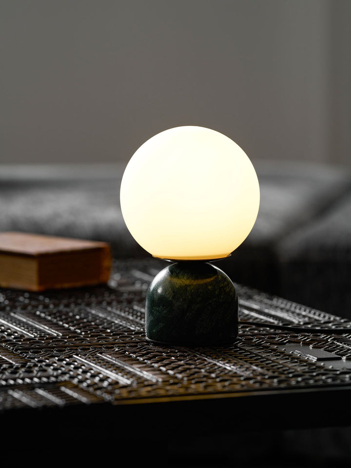 Marmor Orb Bordlampe | Skanto