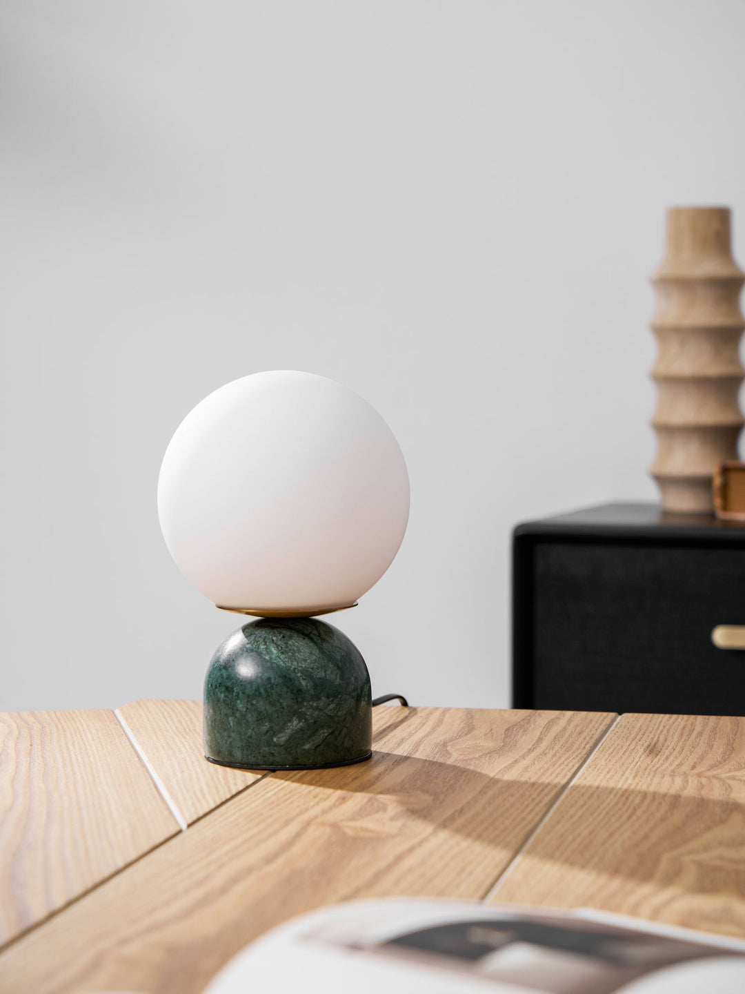 Marmor Orb Bordlampe | Skanto