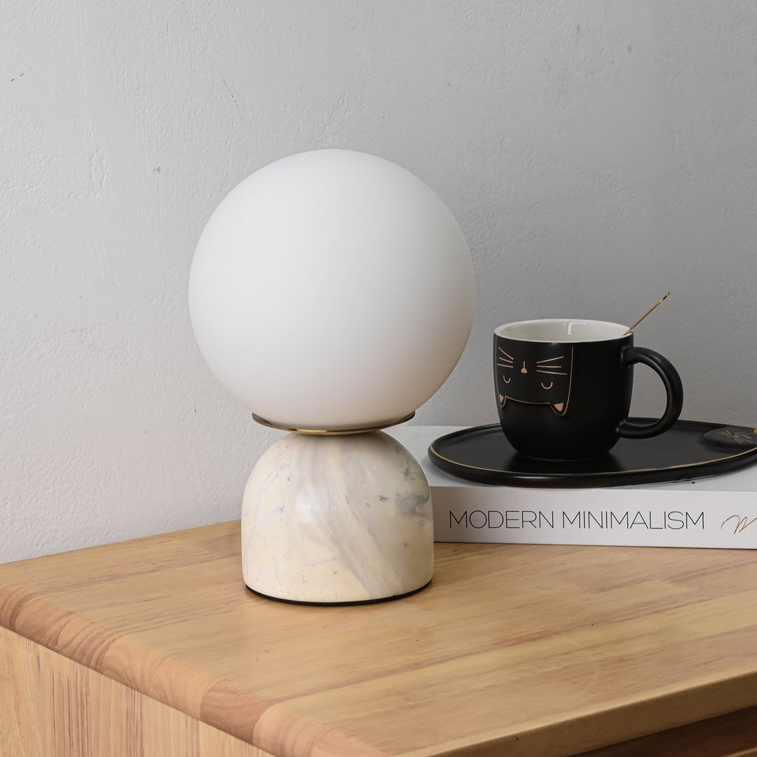 Marmor Orb Bordlampe | Skanto