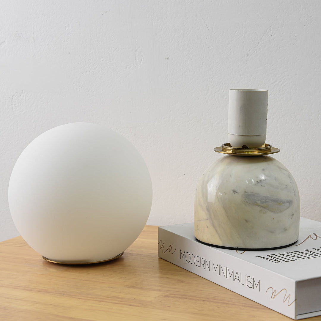 Marmor Orb Bordlampe | Skanto