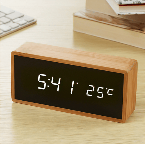 Skanto | LED Bamboo Vekkerklokke med Temperaturdisplay & USB/Batteridrift
