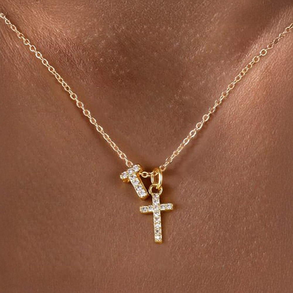 Skanto | Liten Diamant Initial & Kors Smykke