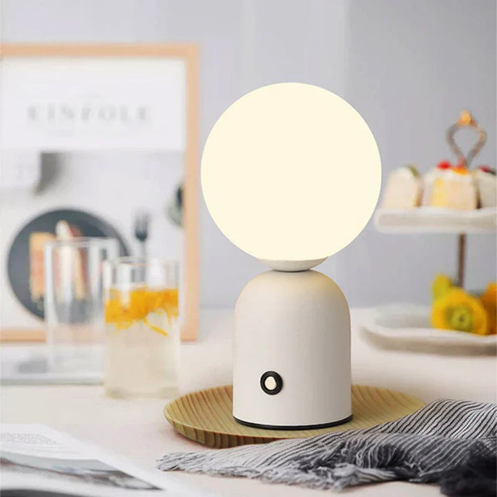 Oppladbar LED Bordlanterne – Bærbar Trådløs Lampe for Innendørs & Utendørs | Skanto