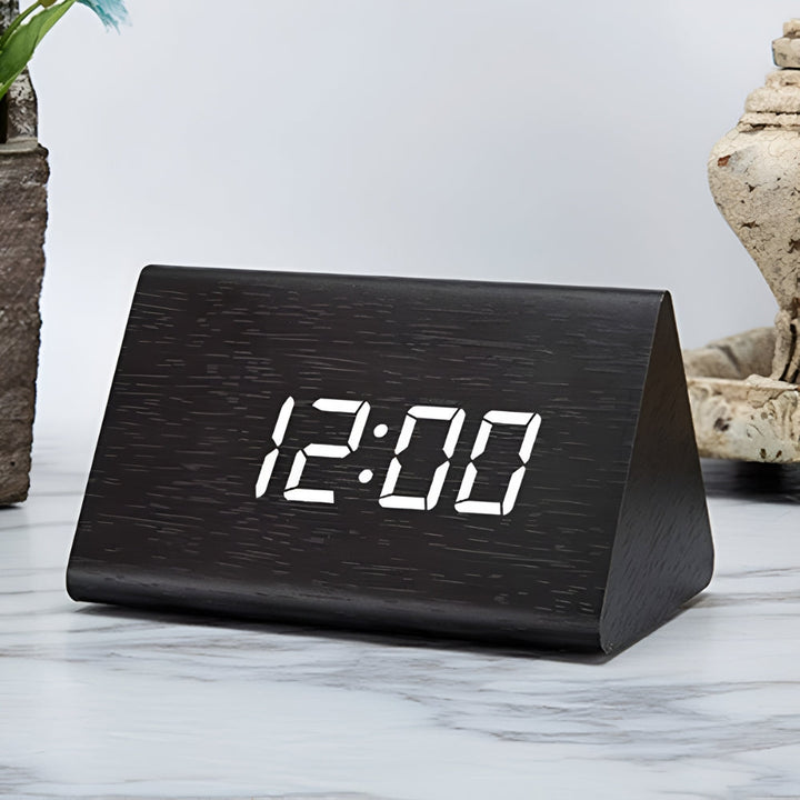 Skanto | Elora Tre LED Vekkerklokke Digital Skjerm