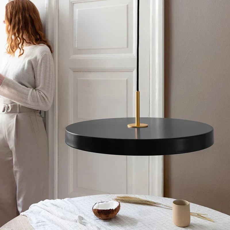 Skanto | Moderne UFO-lampe med metallisk finish