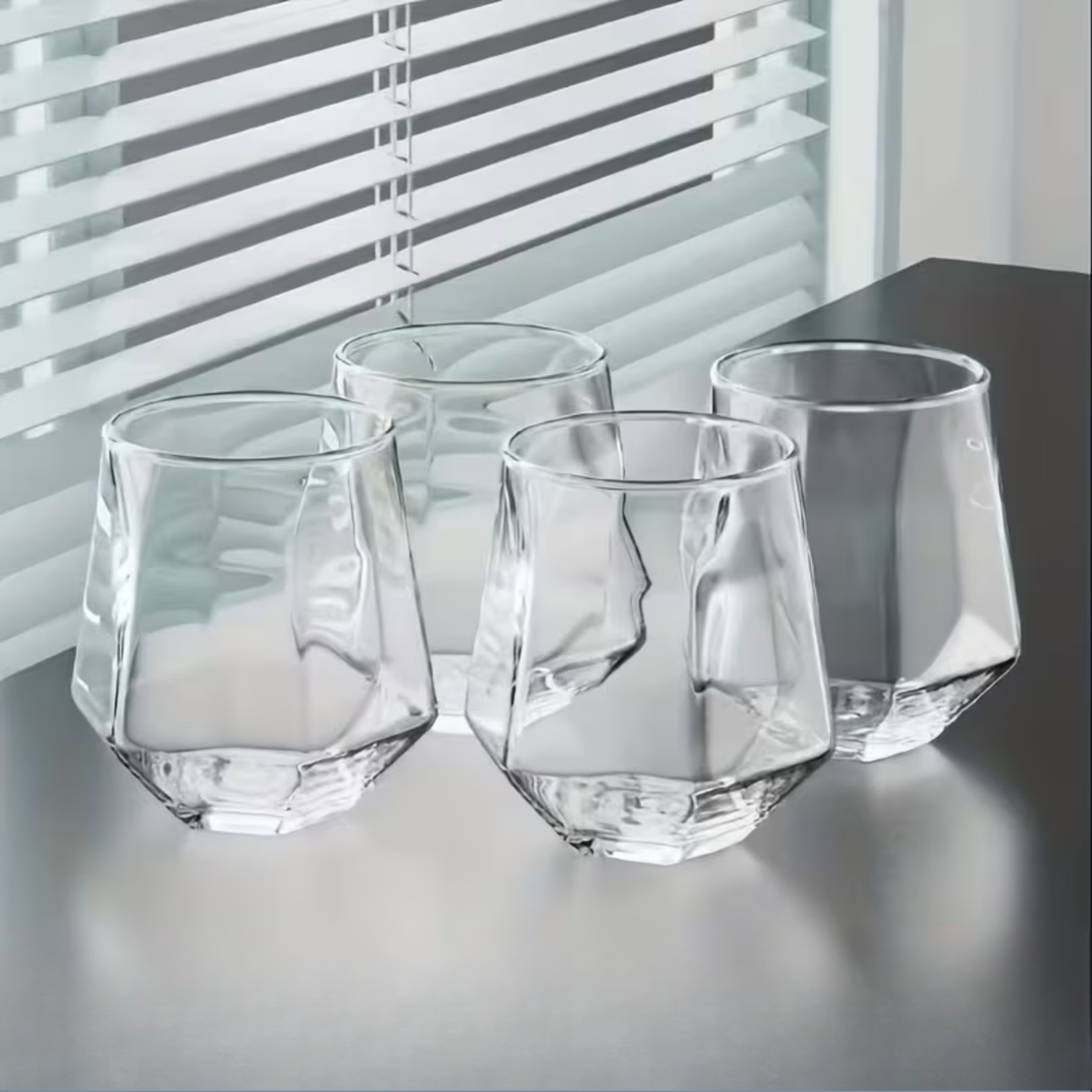 Glass Cup i Transparent Design, 4-Delts Sett – Stilig og Dekorativ Design | 300 ml Glass Cup for Vann, Juice, og Te | Skanto