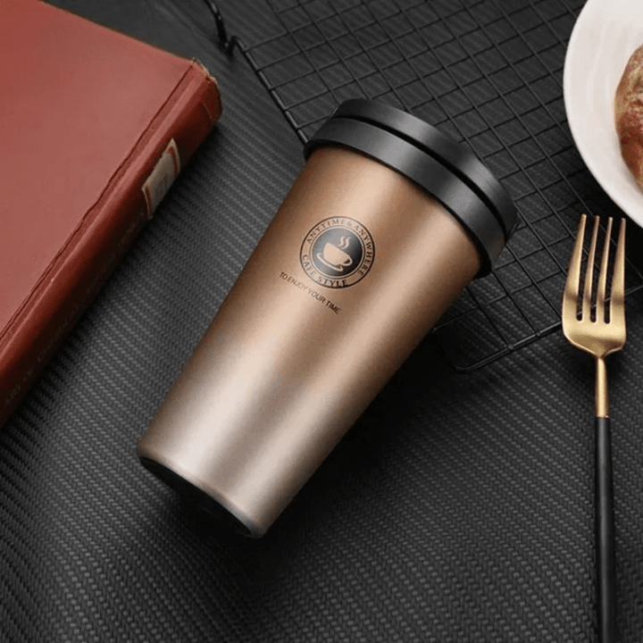Isolierter Edelstahl-Reisebecher | 500 ml, auslaufsicher og doppelwandig
