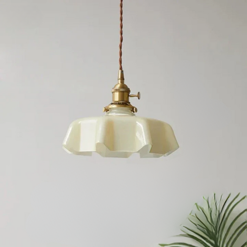 Messing pendellampe i fransk design – Elegant taklampe til stue | Skanto