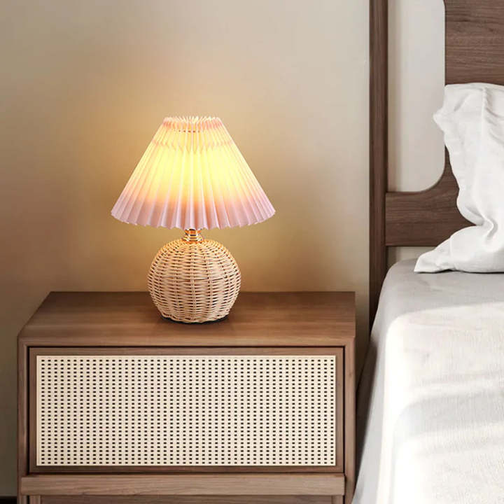 Skanto | Moderne Bordlampe med Hvit Plisserte Skjerm